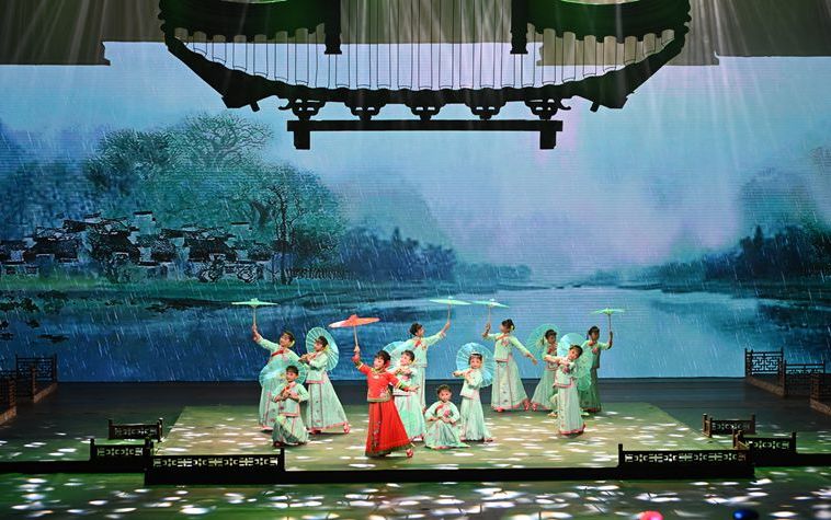 “送你一朵小梅花”中国戏剧小梅花专场演出在安庆举行